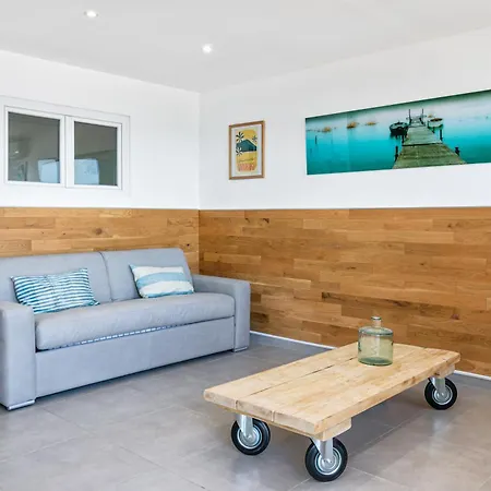 Apartment 1ere Ligne Face A La *